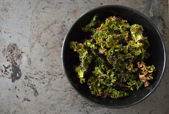 Spicy sesame kale chips